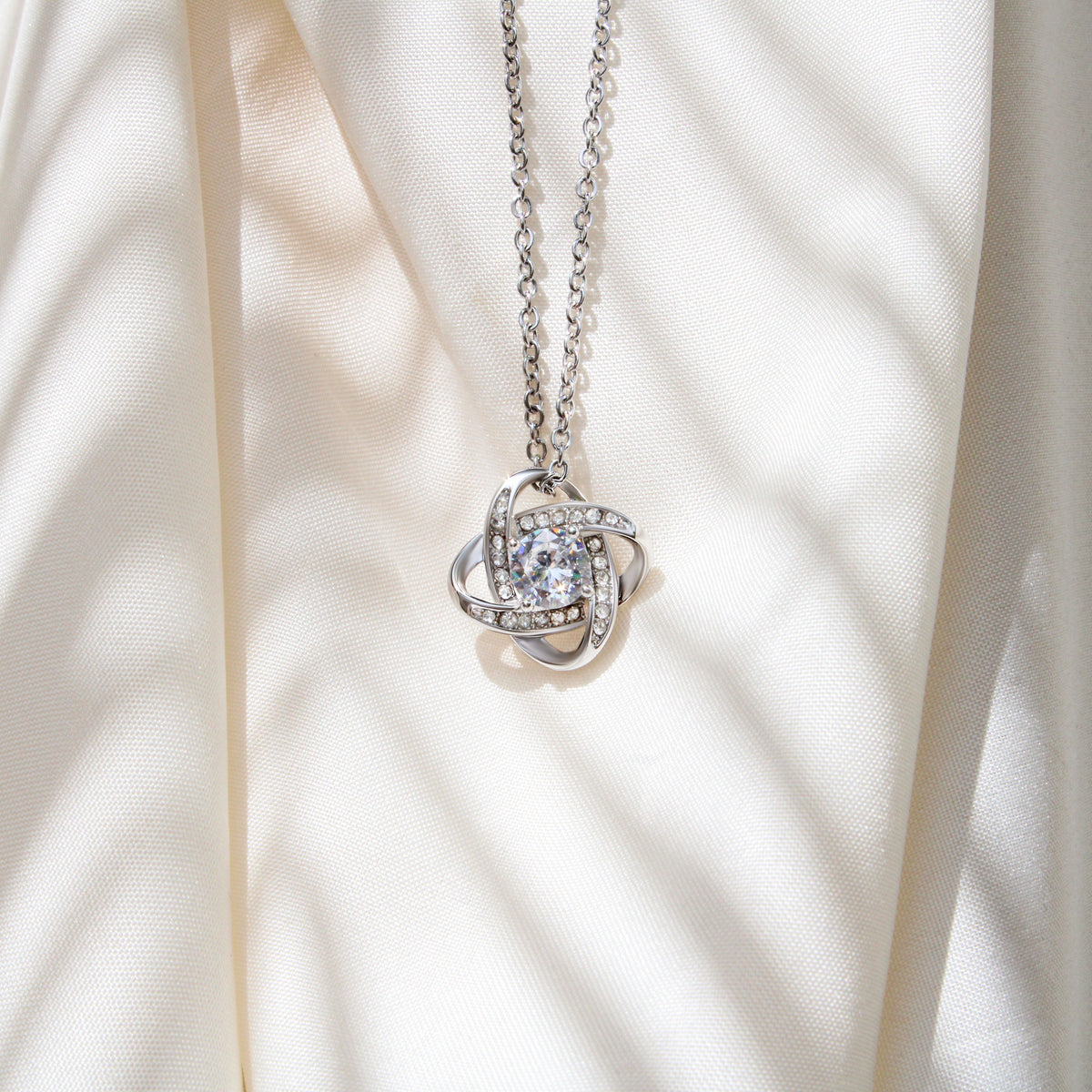 Love Knot Forever – Elegante Halskette für jeden Anlass