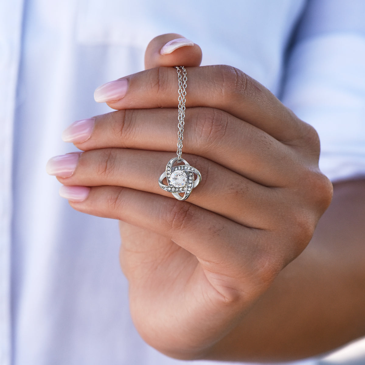 Love Knot Forever – Elegante Halskette für jeden Anlass