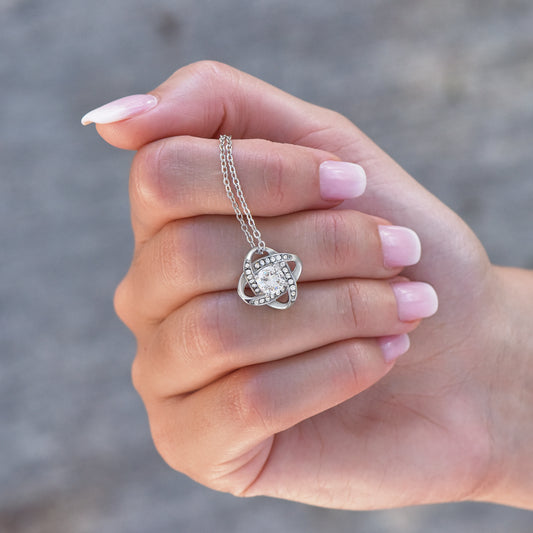 Love Knot Forever – Elegante Halskette für jeden Anlass
