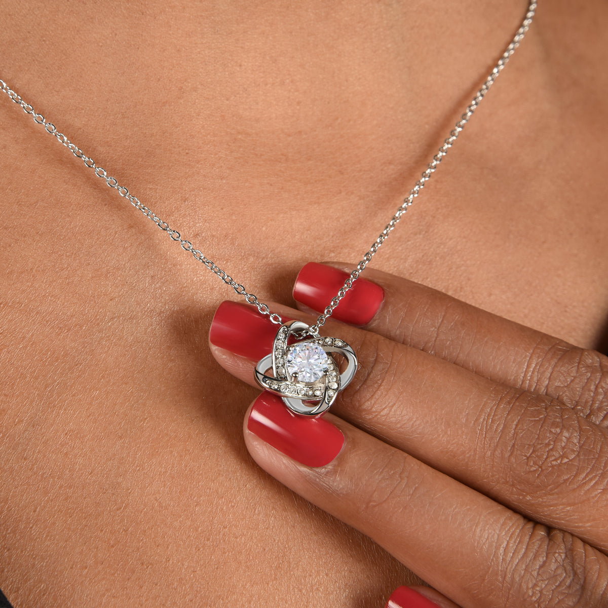 Love Knot Forever – Elegante Halskette für jeden Anlass