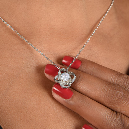 Love Knot Forever – Elegante Halskette für jeden Anlass