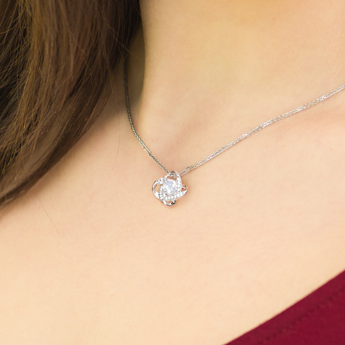 Love Knot Forever – Elegante Halskette für jeden Anlass