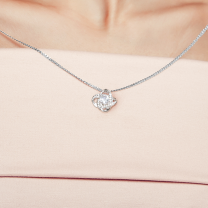 Love Knot Forever – Elegante Halskette für jeden Anlass